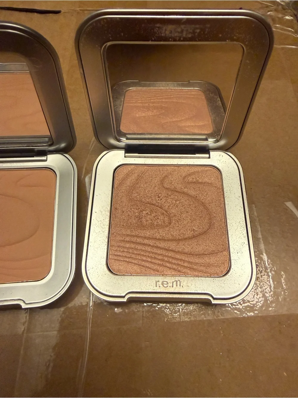 r.e.m. Beauty Bronzer & Highlighter -